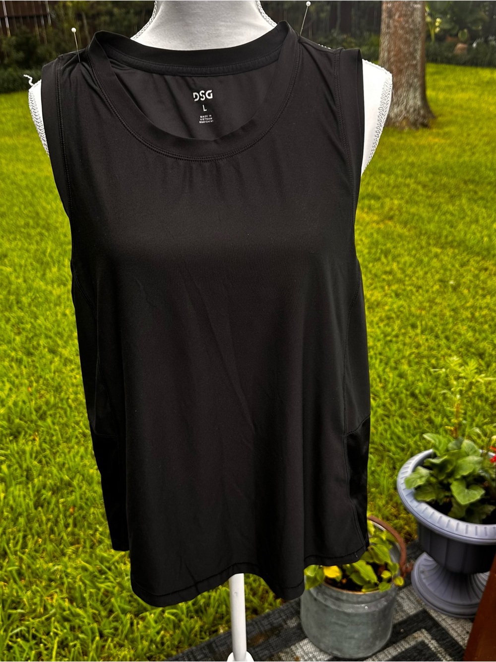 DSG Black Sleeveless Athletic Tank Top
